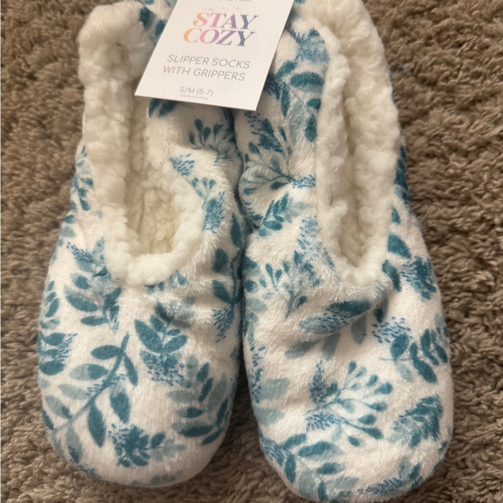 Painterly Leaves Cozy Pull-On Slipper Socks with grippers - Ivory/Green size S/M